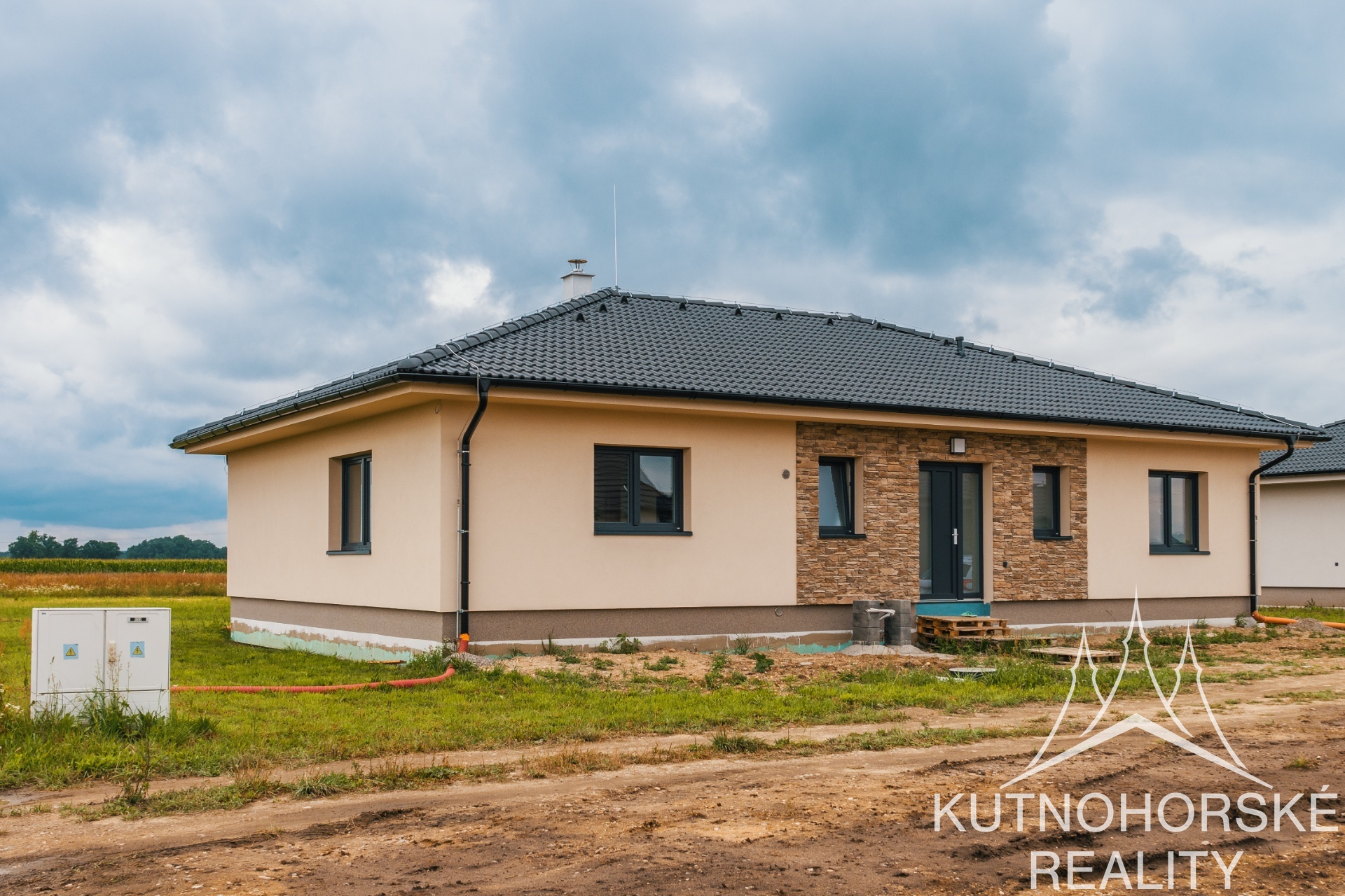 Kvalitní nízkoenergetické domy ve Sv. Mikuláši u KH 172 m2 – pozemek 700 m2