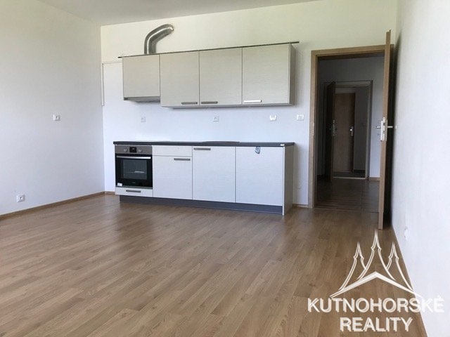 Pronájem bytu 2+kk (balkon, soukr. parkování), 50 m2 – V Zákoutí, KH