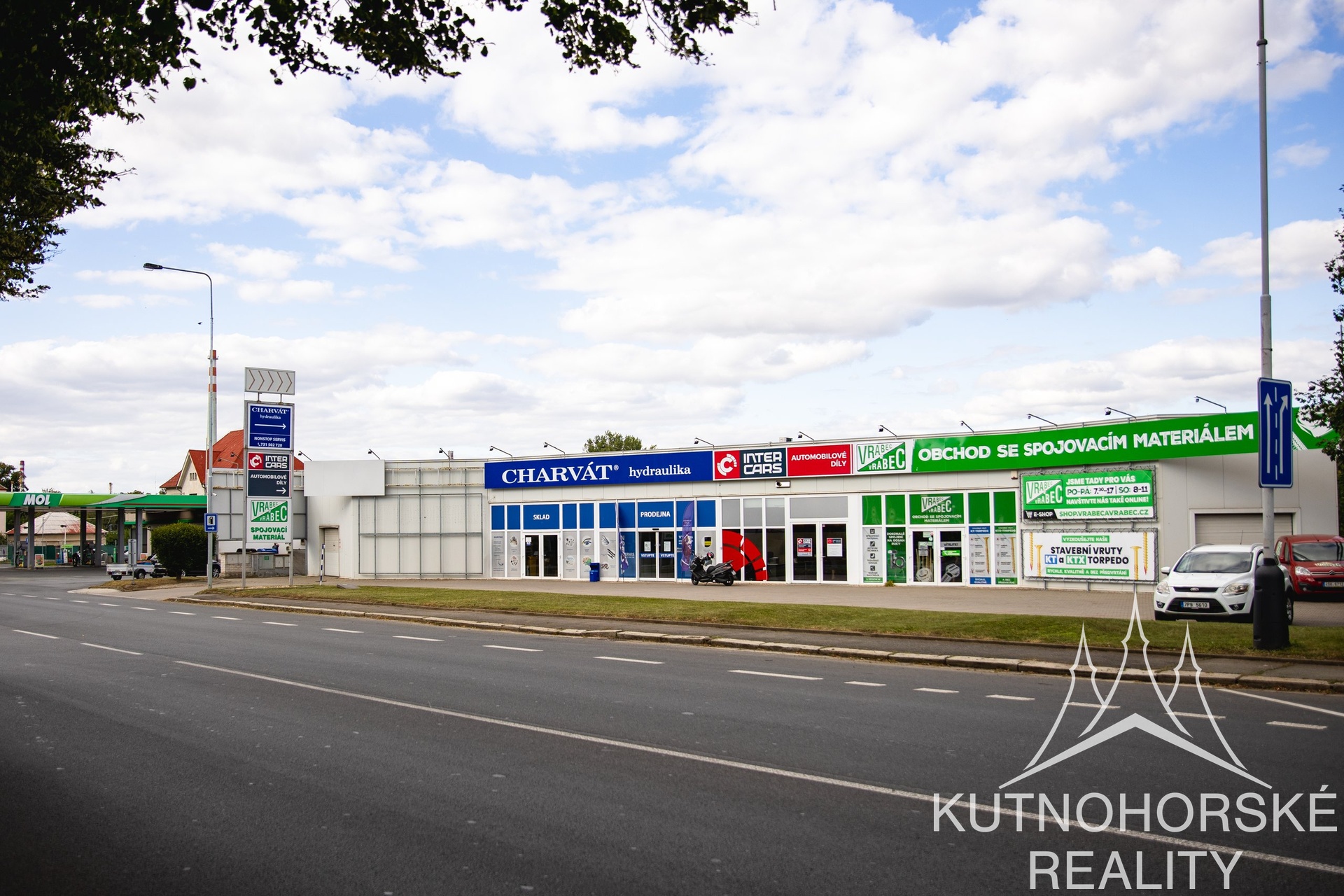 Pronájem obchodních prostor o celkové ploše 541 m2 u jedné z hlavních příjezdových komunikací v Kolíně