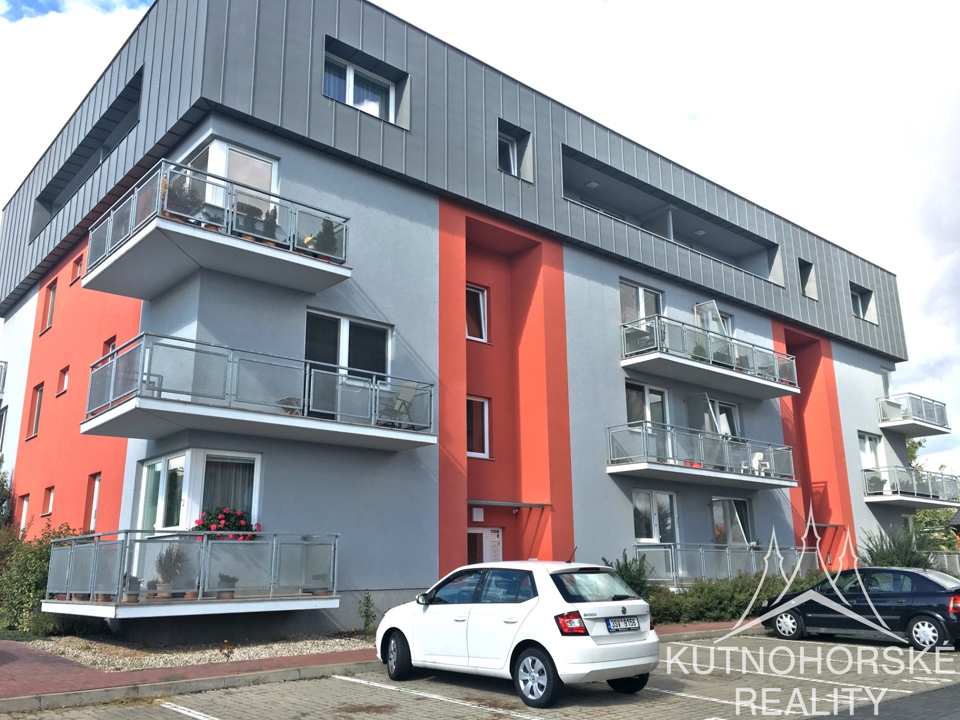 Pronájem bytu 1+kk, 42m2 s lodžií a privátním parkováním – Kutná Hora-Tyršova-Žižkov