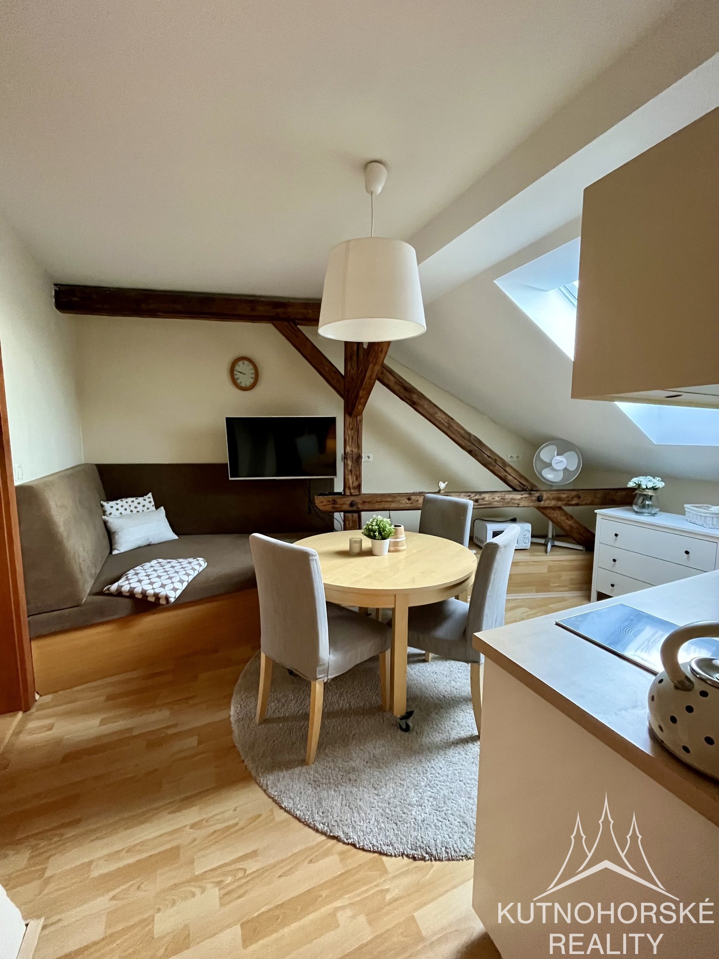 Pronájem bytu 2+kk s parkovacím stáním, Husova ulice v Kutné Hoře