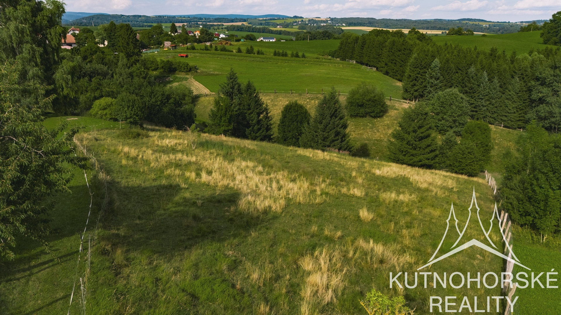 Rodinný dům 244 m² s velkou terasou a dvěma stavebními pozemky – pozemek 5844 m², Javornice – Jaroslav