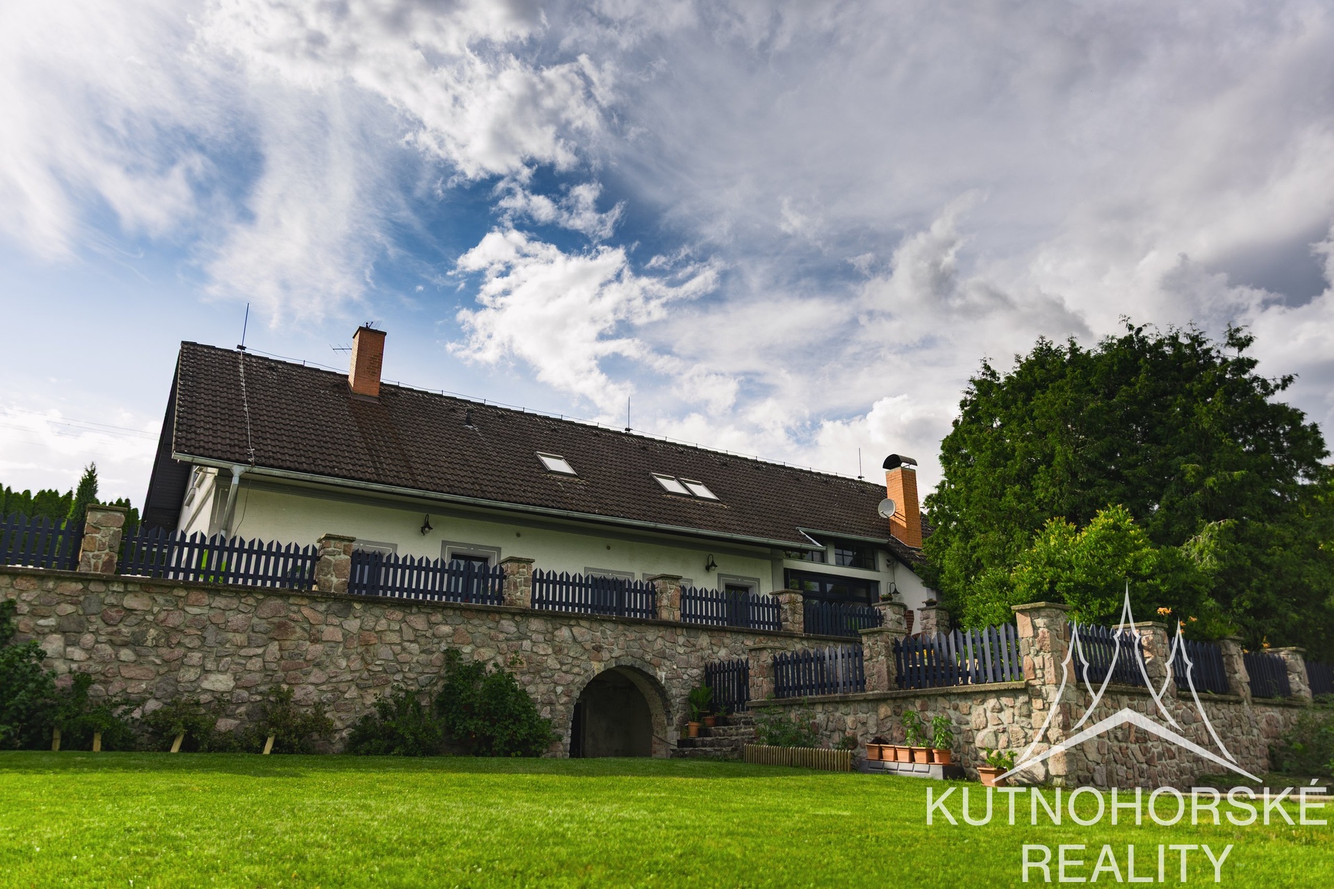 Rodinný dům 244 m² s velkou terasou a dvěma stavebními pozemky – pozemek 5844 m², Javornice – Jaroslav