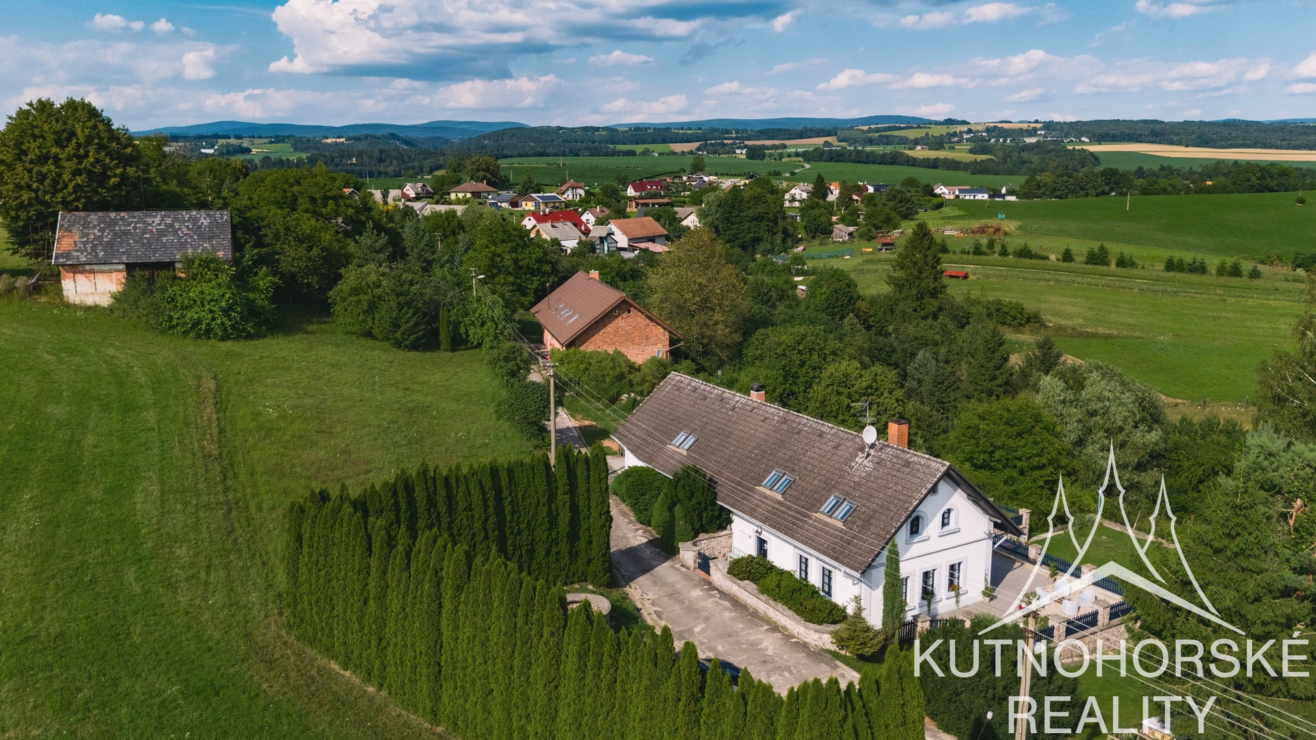 Rodinný dům 244 m² s velkou terasou a dvěma stavebními pozemky – pozemek 5844 m², Javornice – Jaroslav