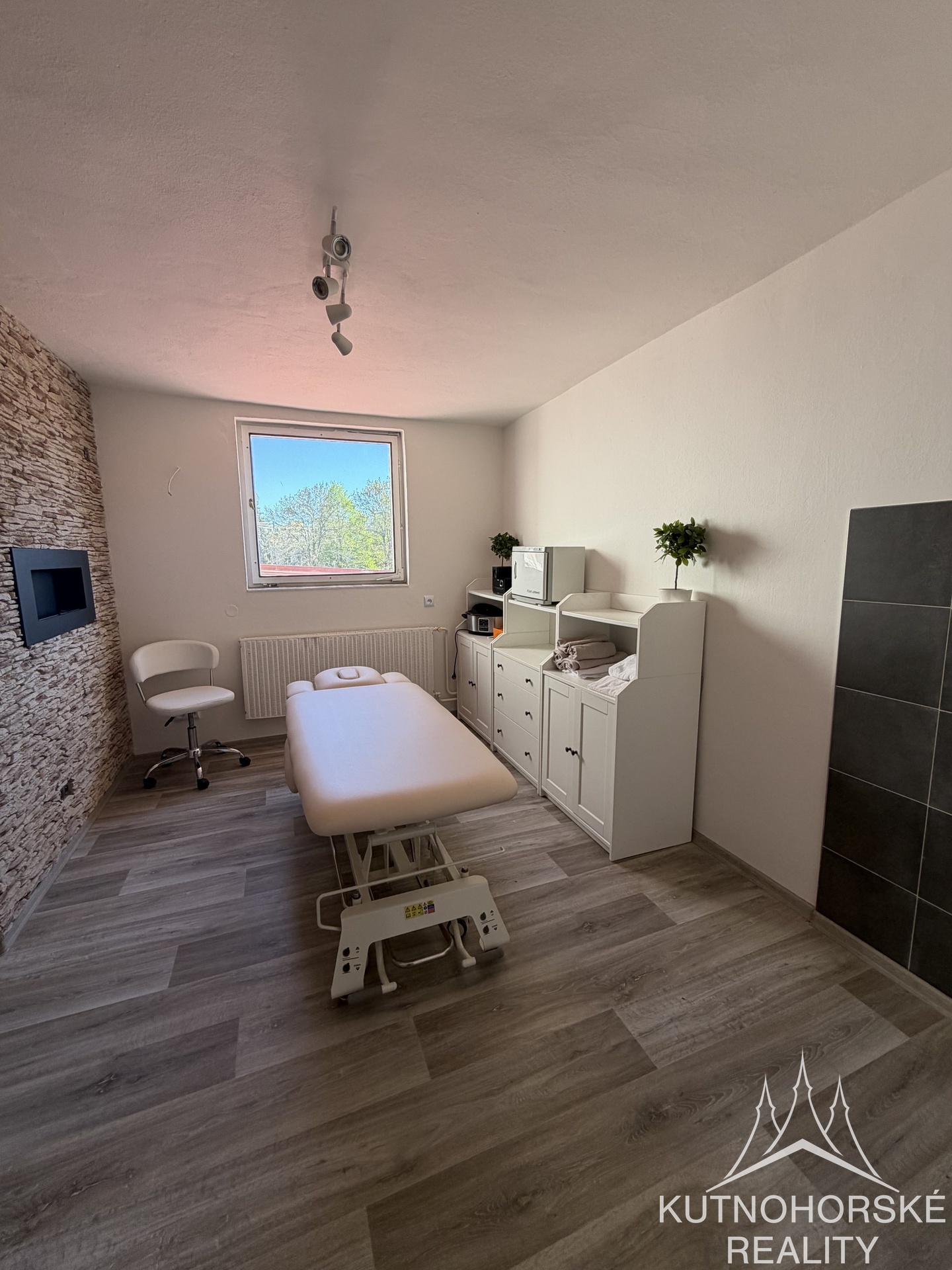 Pronájem plně vybavené masérny ve fitcentru – Čáslav, ulice J.R. z Dubé