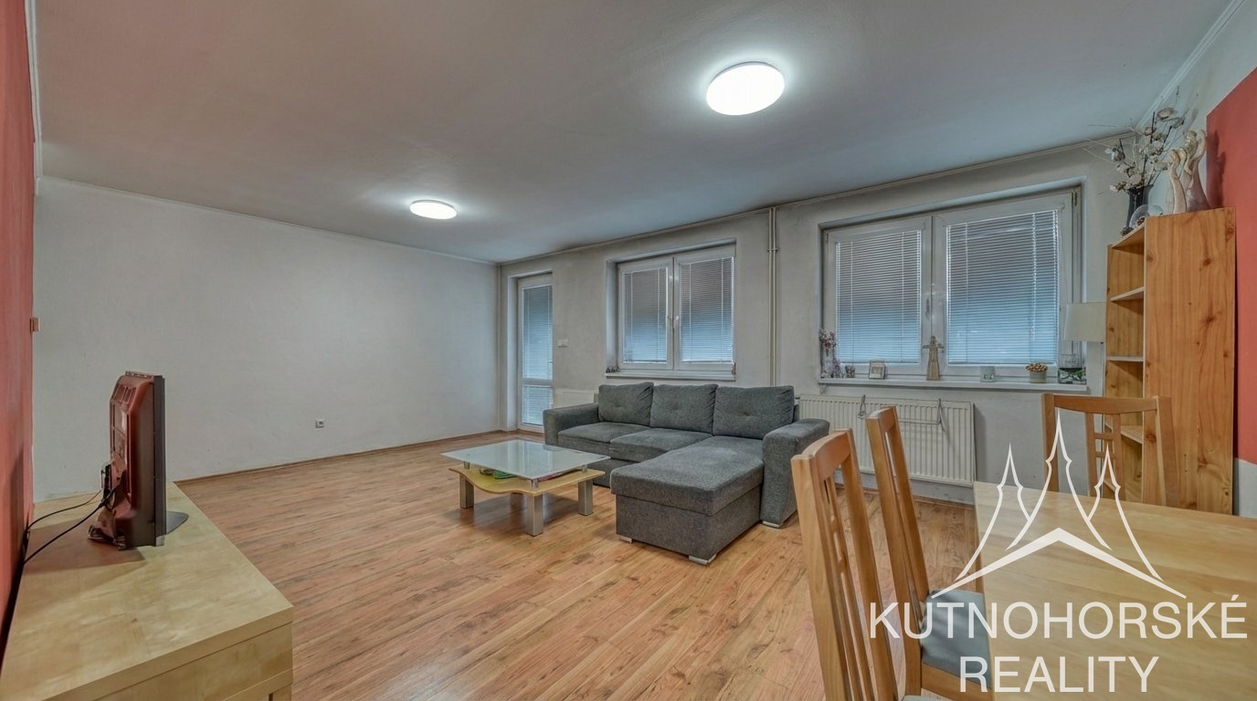 Prostorný rodinný dům 4+kk v klidné části obce Krchleby