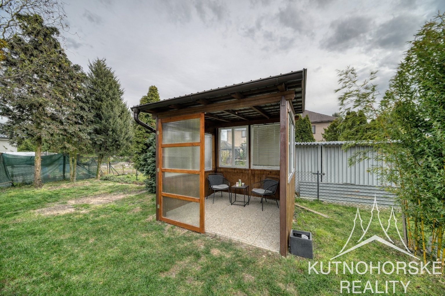 Prostorný rodinný dům 4+kk v klidné části obce Krchleby