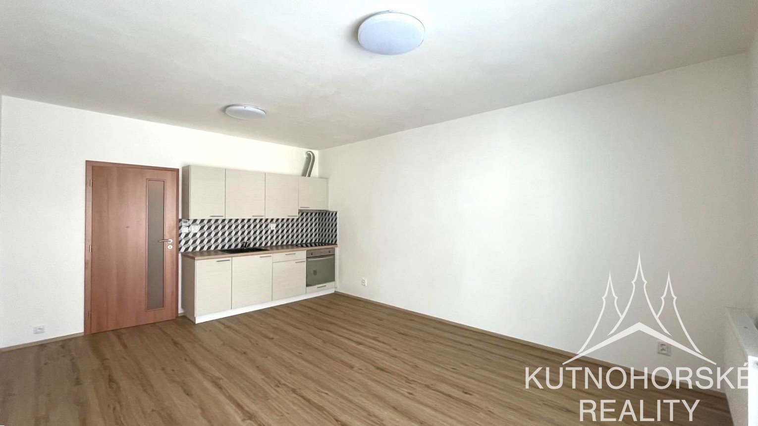 Pronájem bytu s balkonem, 1+kk, 33m² – Vrchlického, Poděbrady