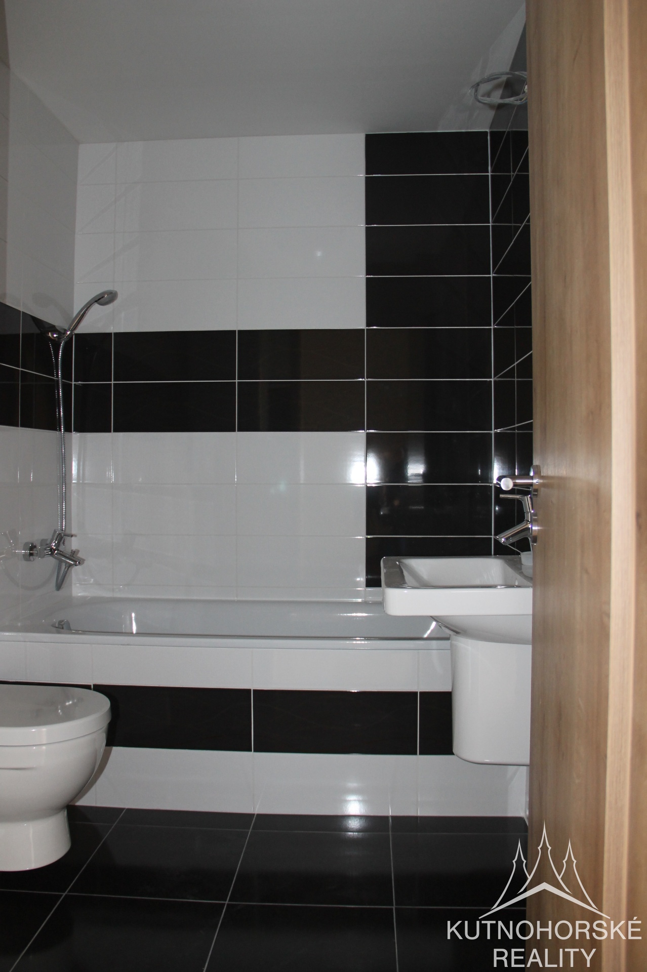 Moderní bydlení v Rezidenci Karlov: Útulný byt 1+kk s balkónem