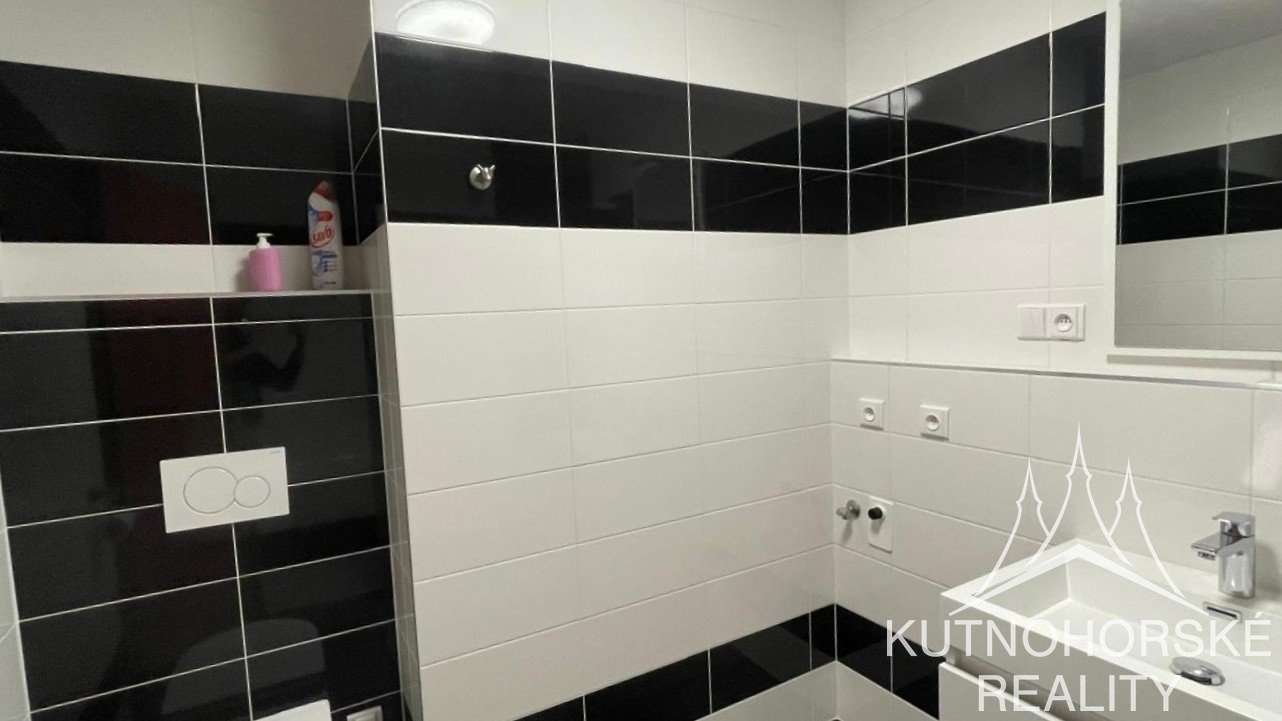 Pronájem bytu s balkonem, 1+kk, 33m² – Vrchlického, Poděbrady