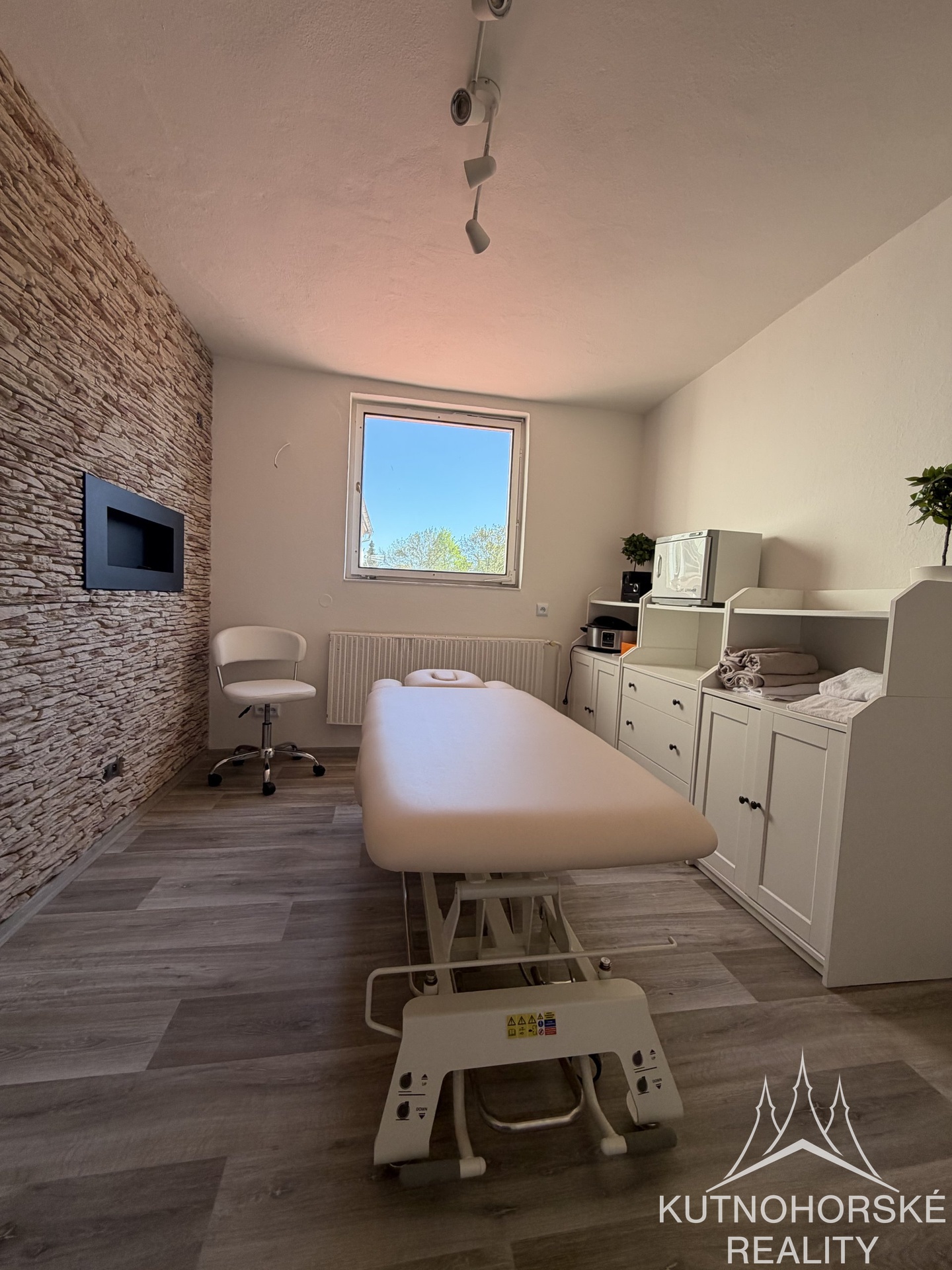 Pronájem plně vybavené masérny ve fitcentru – Čáslav, ulice J.R. z Dubé