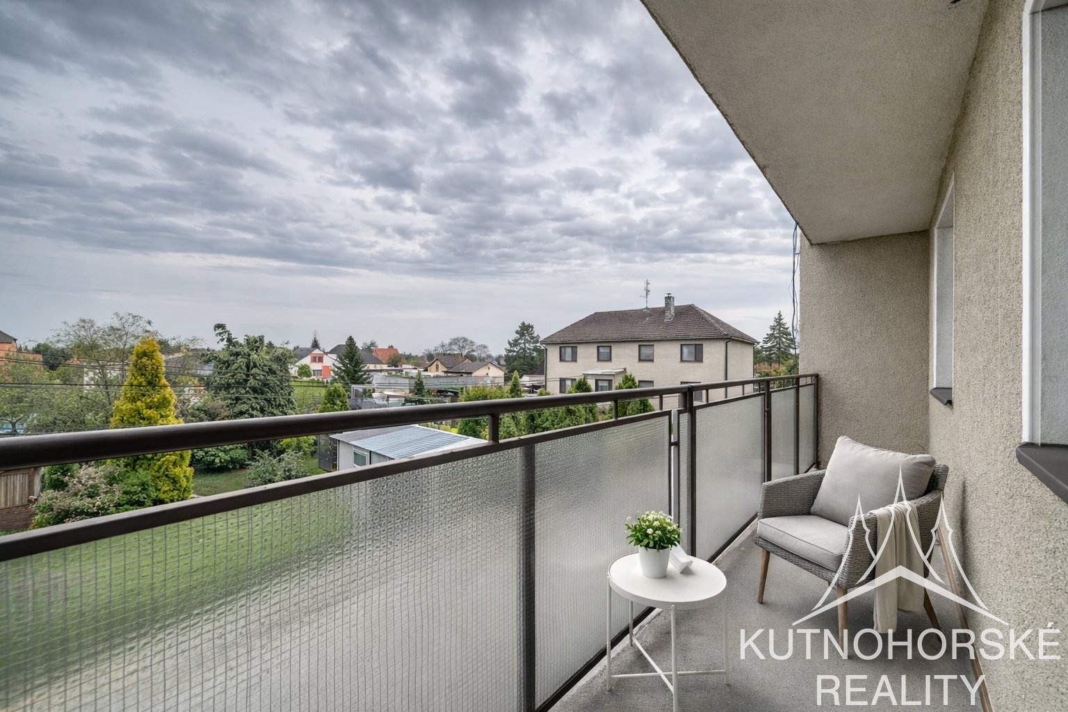 Prostorný rodinný dům 4+kk v klidné části obce Krchleby