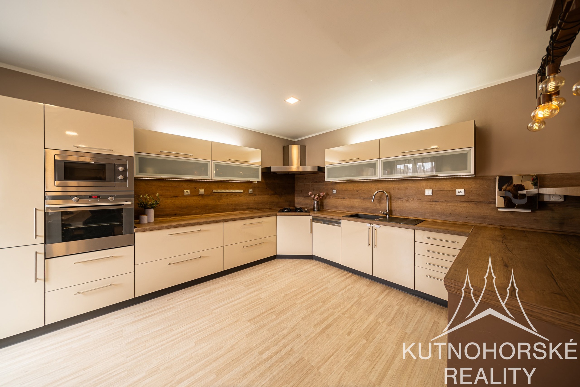 Medical centre + 2x byt o celkové ploše 318 m² v Kutné Hoře