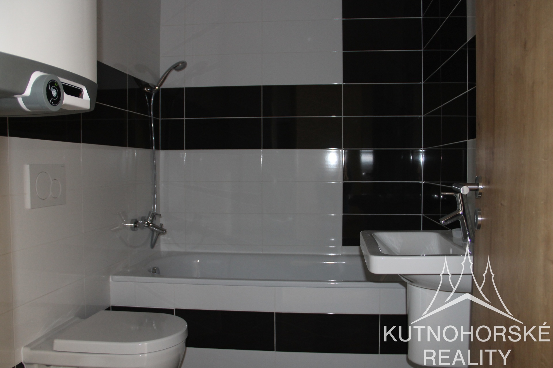 Moderní bydlení v Rezidenci Karlov: Útulný byt 1+kk s balkónem