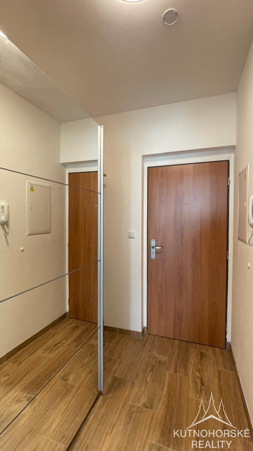 Pronájem bytu s balkonem, 1+kk, 33m² – Vrchlického, Poděbrady