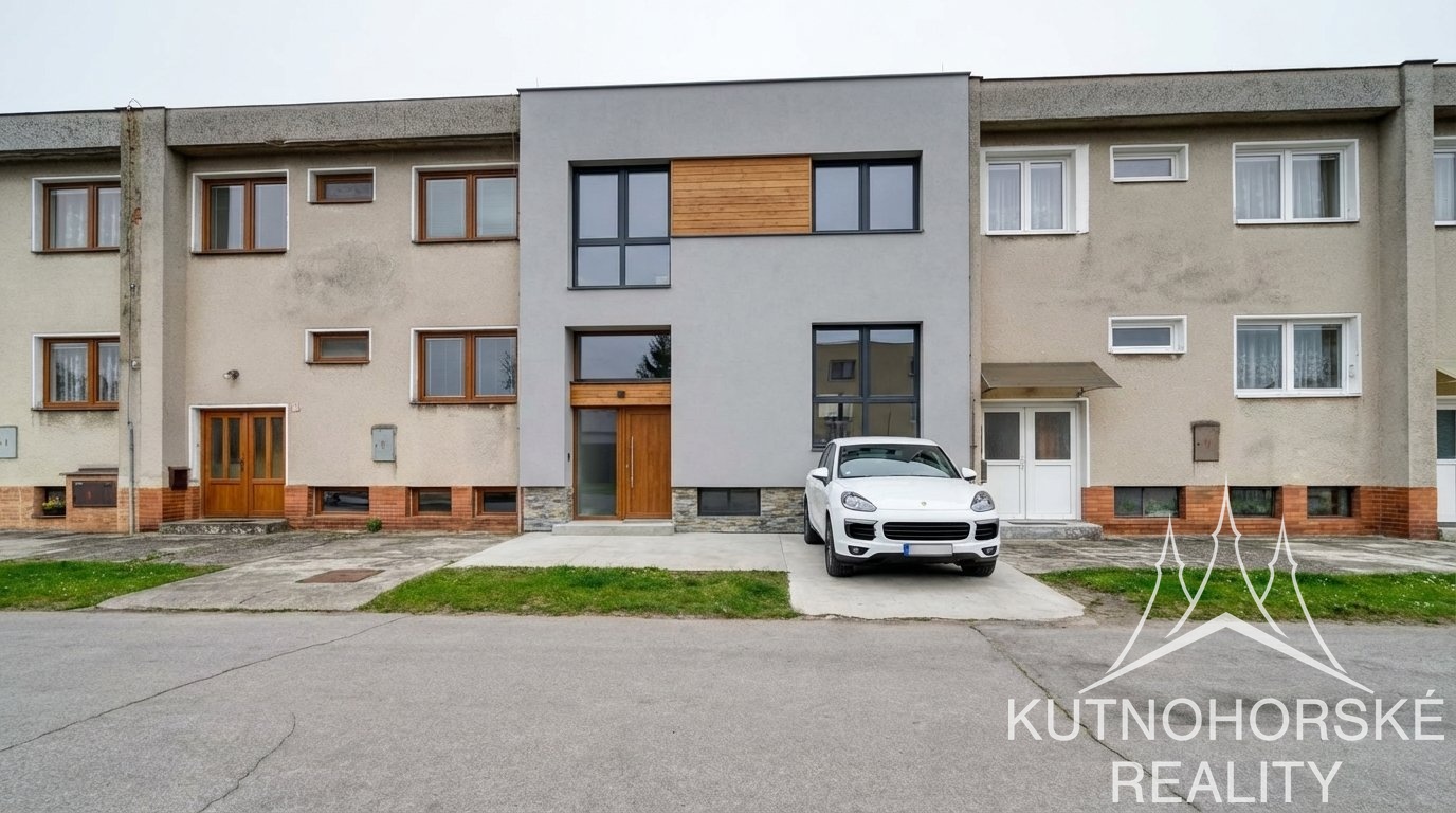 Prostorný rodinný dům 4+kk v klidné části obce Krchleby