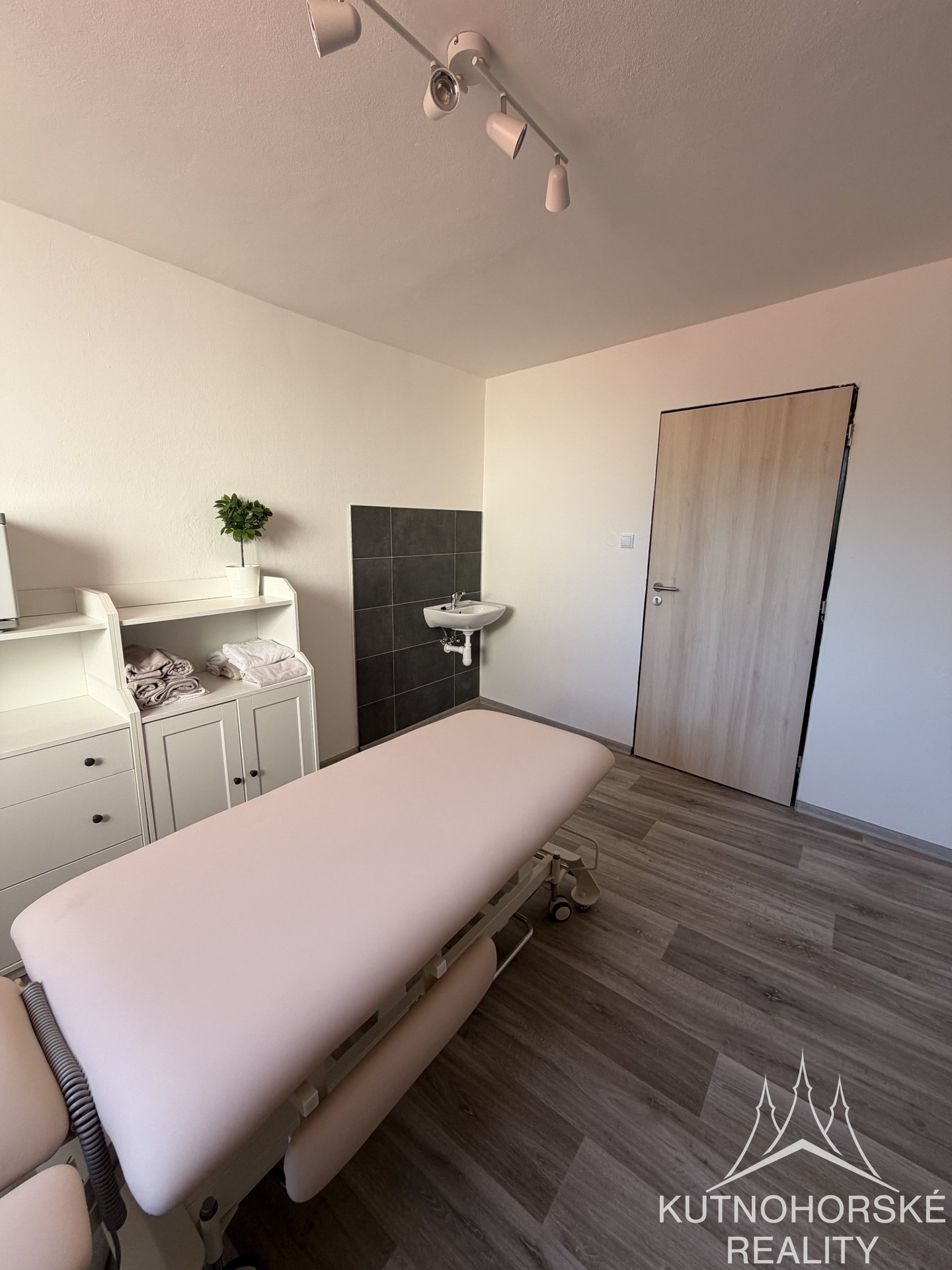 Pronájem plně vybavené masérny ve fitcentru – Čáslav, ulice J.R. z Dubé