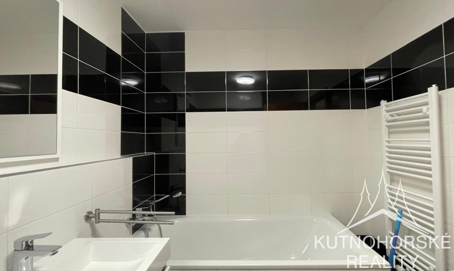 Pronájem bytu s balkonem, 1+kk, 33m² – Vrchlického, Poděbrady