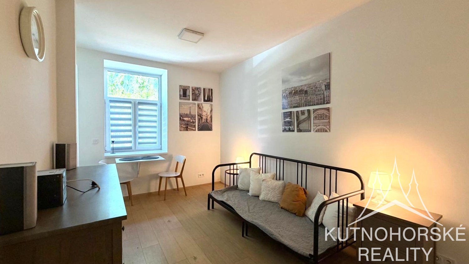 Pronájem vybaveného bytu 1+kk 28 m², Strakoschova vila KH