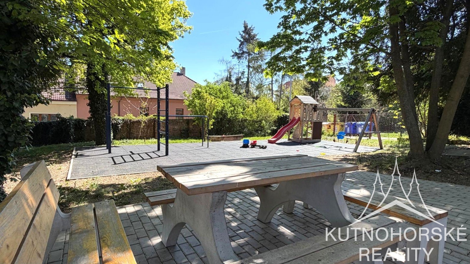 Pronájem vybaveného bytu 1+kk 28 m², Strakoschova vila KH