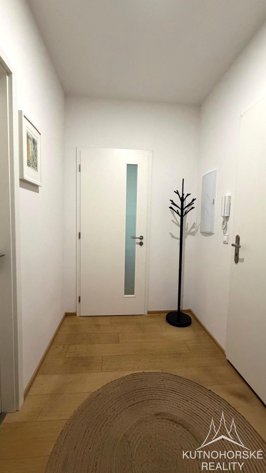 Pronájem vybaveného bytu 1+kk 28 m², Strakoschova vila KH