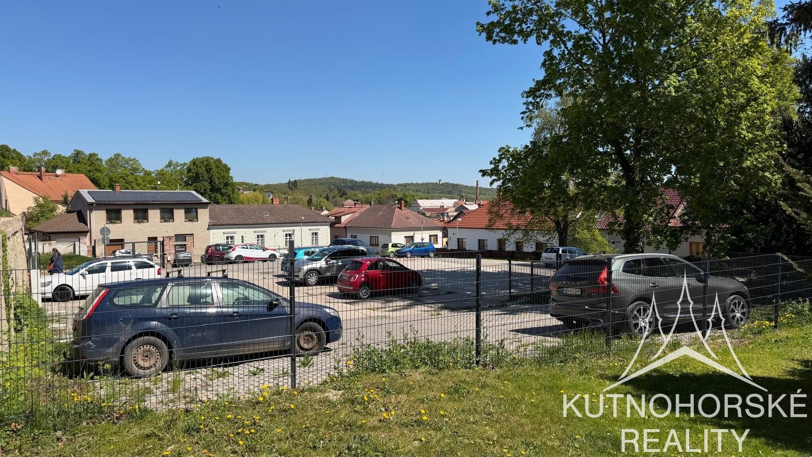 Pronájem vybaveného bytu 1+kk 28 m², Strakoschova vila KH