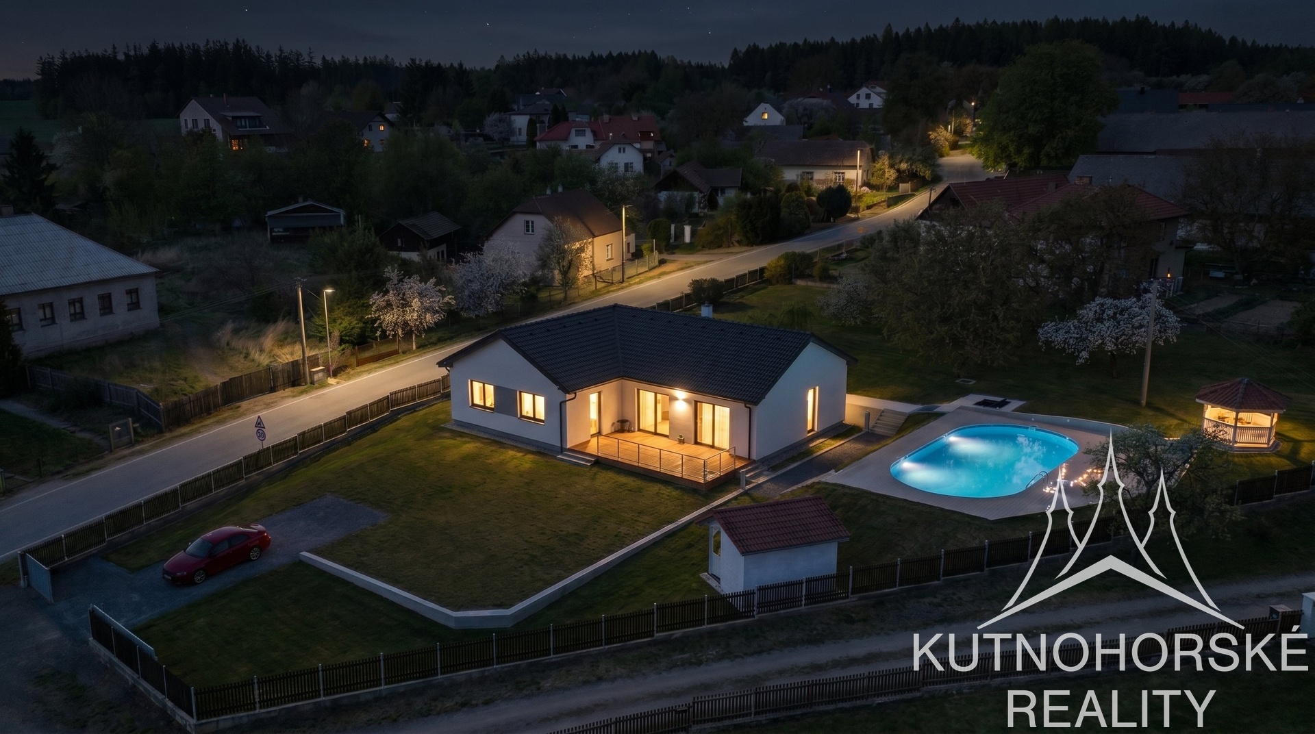 Prodej jedinečného stavebního pozemku 1972 m² s bazénem a zázemím – Bělá u Jedlé