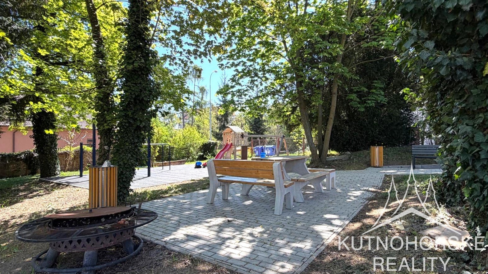 Pronájem vybaveného bytu 1+kk 28 m², Strakoschova vila KH