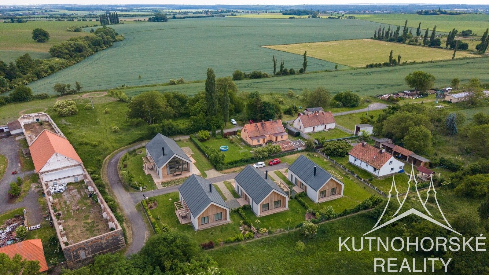 Prodej stavebního pozemku 3 643 m², Žleby – Markovice