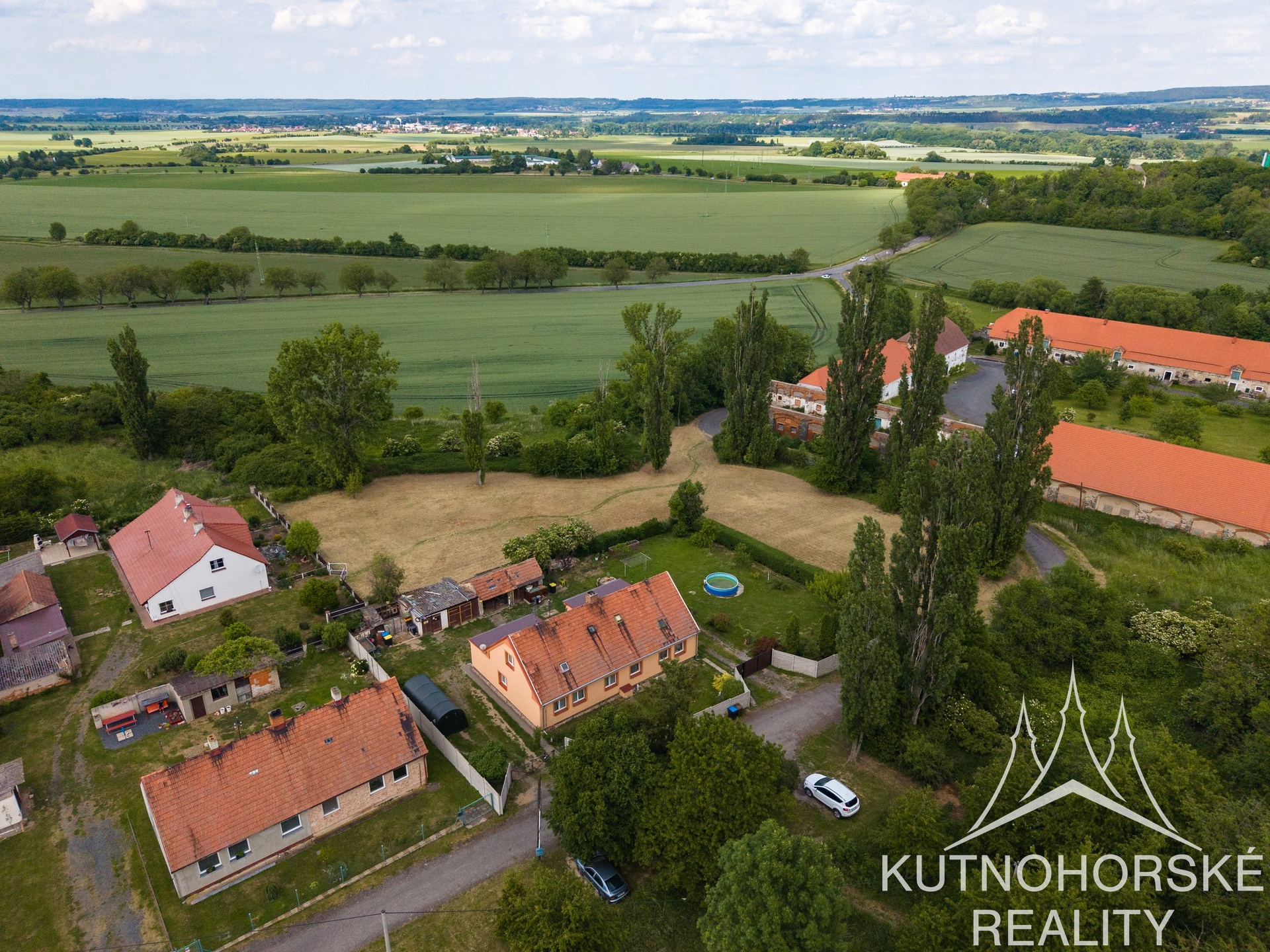Prodej stavebního pozemku 3 643 m², Žleby – Markovice