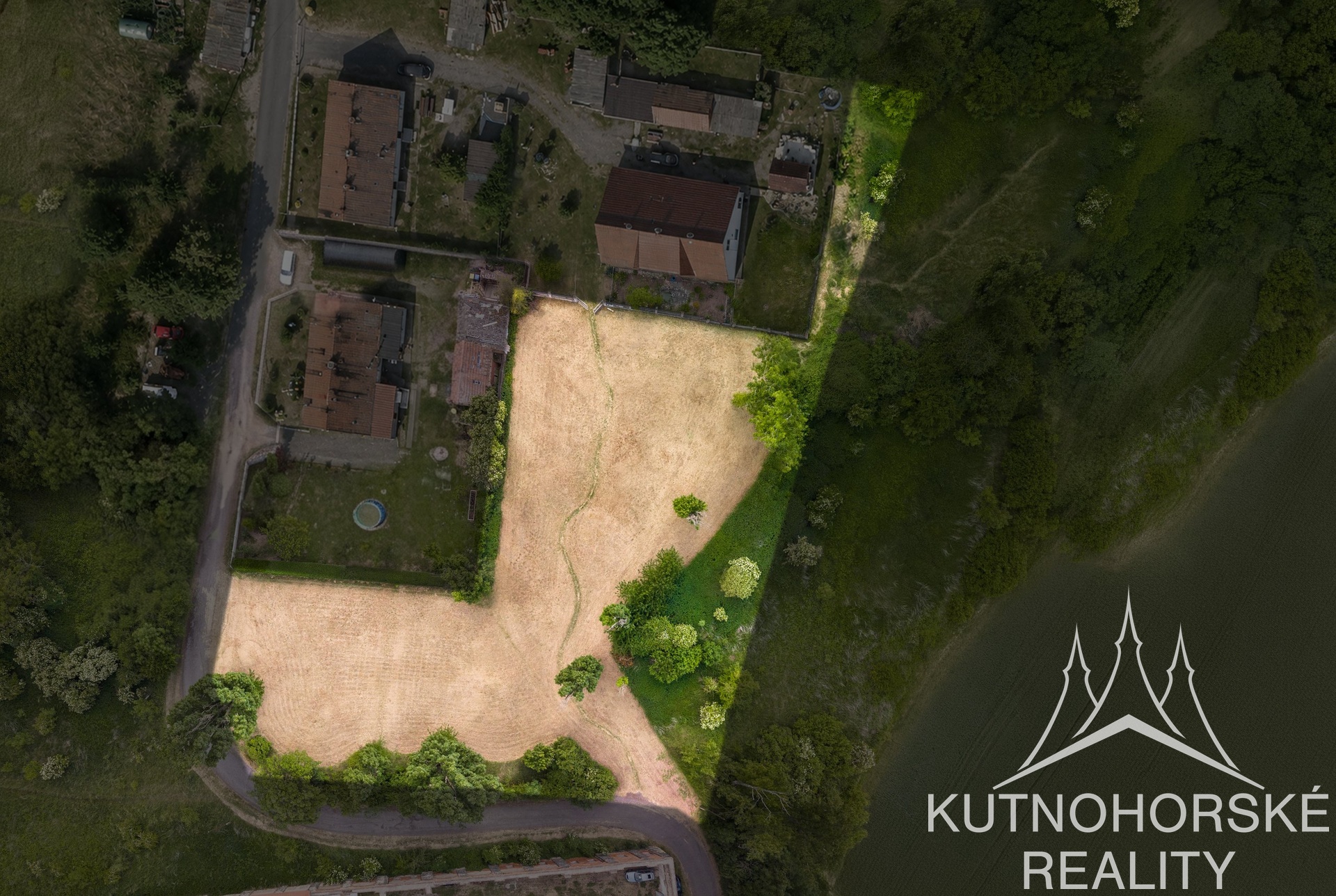 Prodej stavebního pozemku 3 643 m², Žleby – Markovice