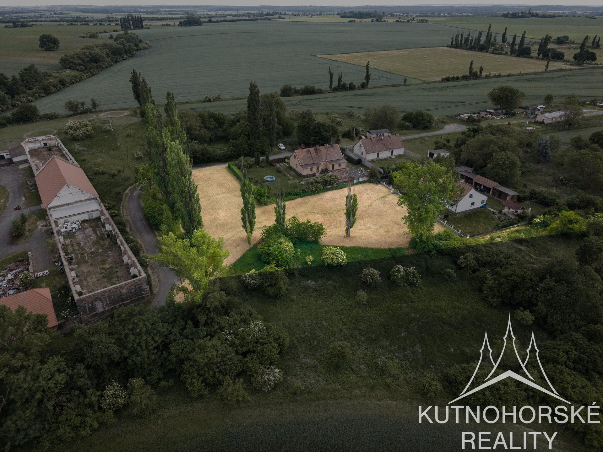 Prodej stavebního pozemku 3 643 m², Žleby – Markovice