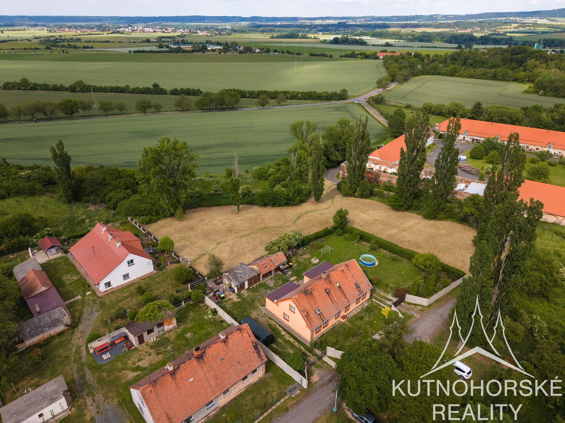 Prodej stavebního pozemku 3 643 m², Žleby – Markovice
