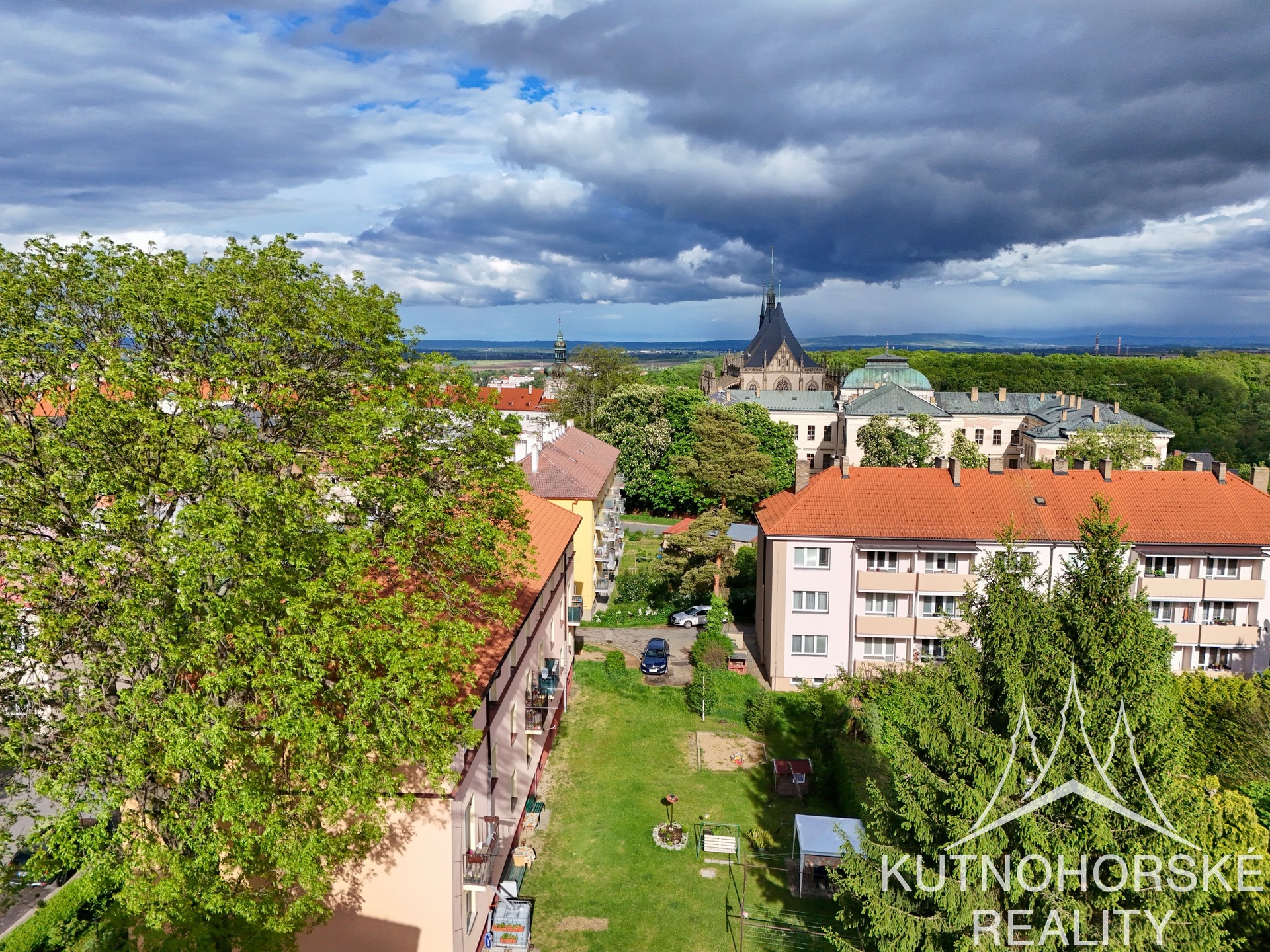 Prodej bytu 3+kk s balkonem a zahrádkou 55 m², Kutná Hora – Žižkov
