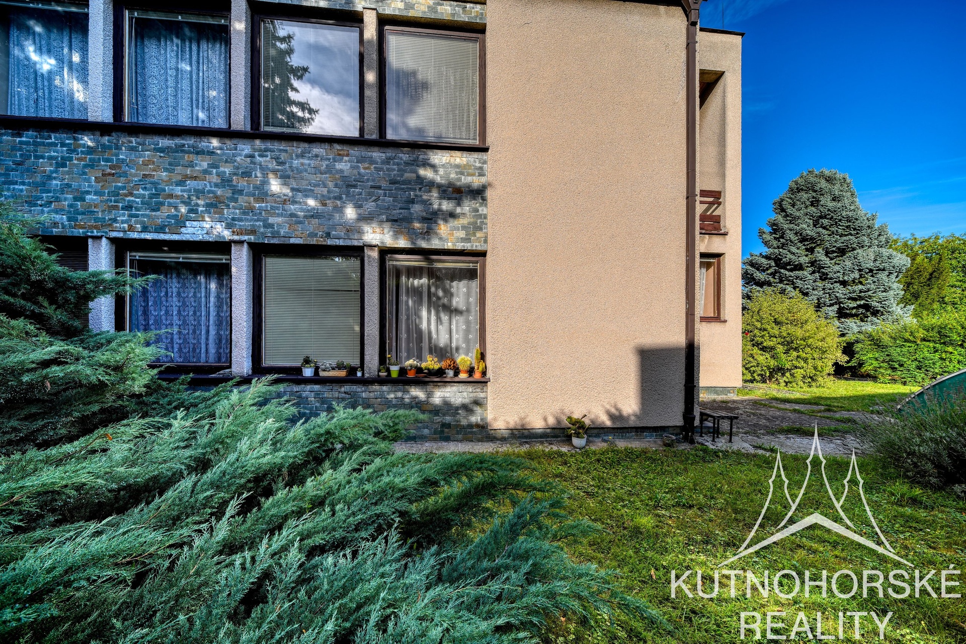 Prodej rodinného domu se zahradou, třemi garážemi, 214 m², Kutná Hora – Žižkov