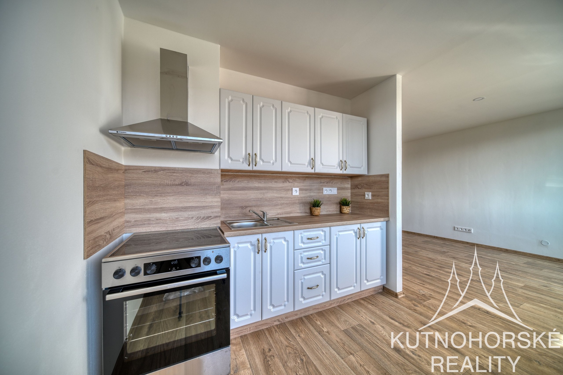 Prodej bytu 2+kk se dvěma balkony, Kutná Hora – Hlouška