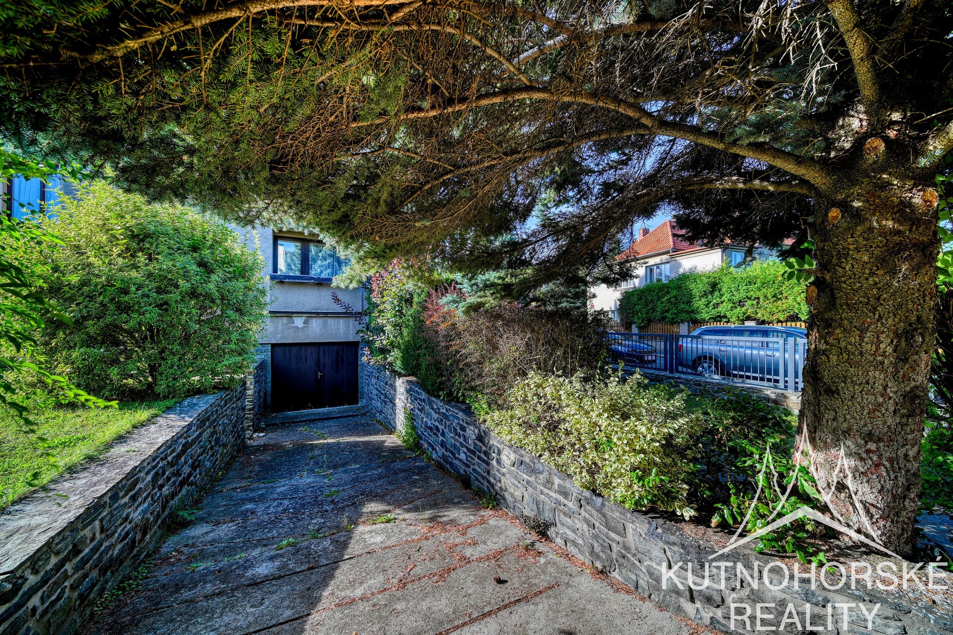Prodej rodinného domu se zahradou, třemi garážemi, 214 m², Kutná Hora – Žižkov