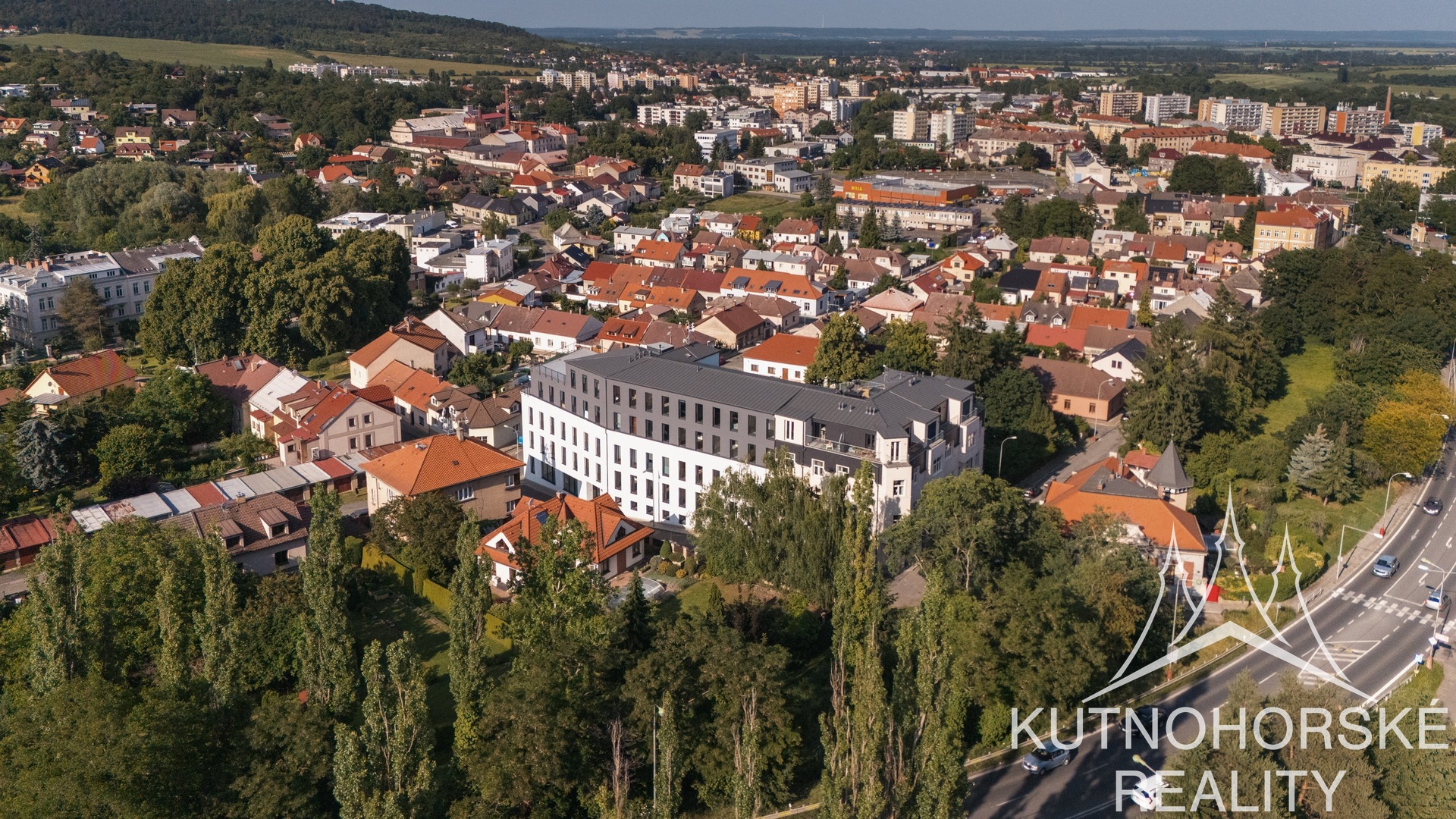 Pronájem bytu s balkonem 1+kk, 38 m² – Strakoschova rezidence, KH
