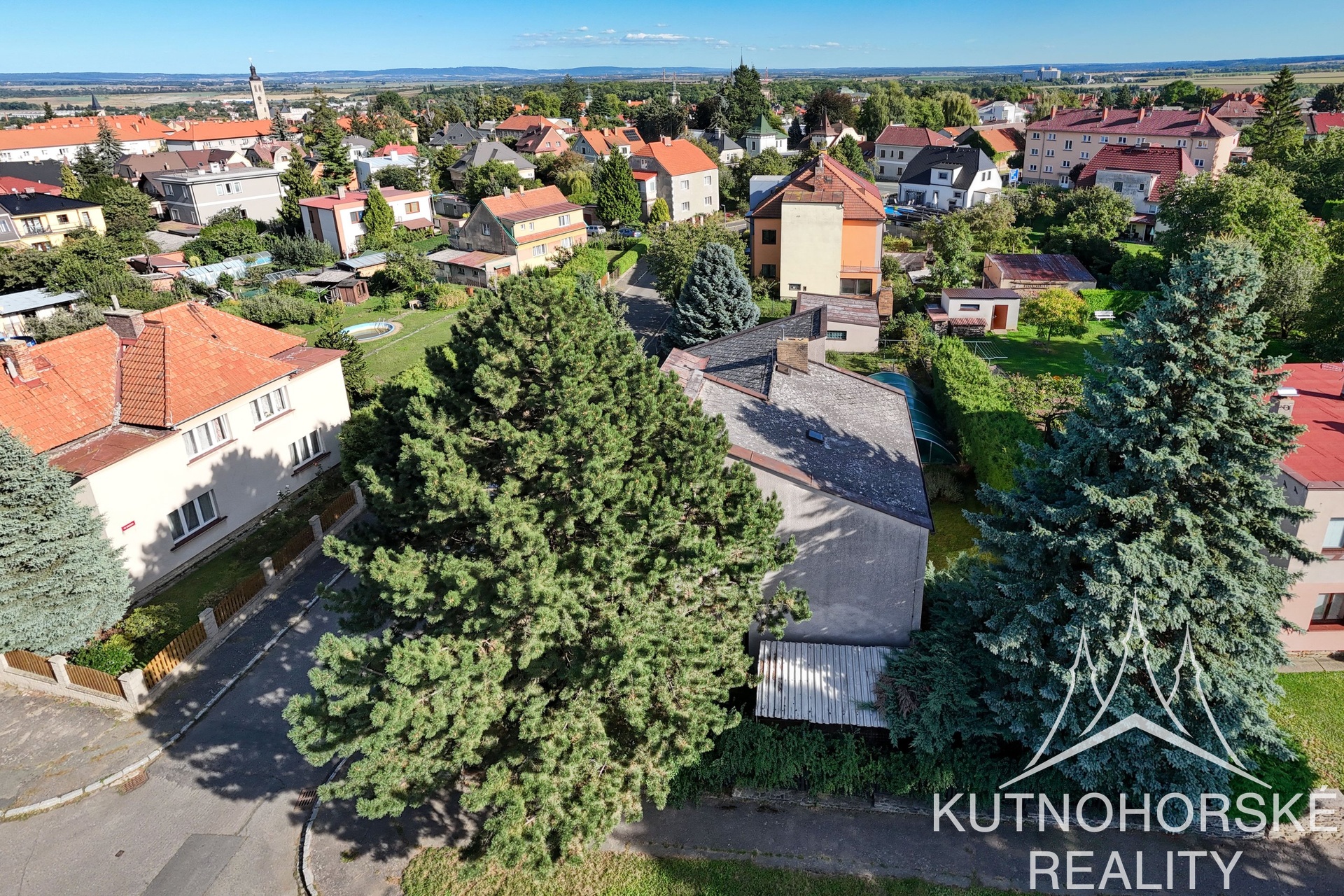 Prodej rodinného domu se zahradou, třemi garážemi, 214 m², Kutná Hora – Žižkov