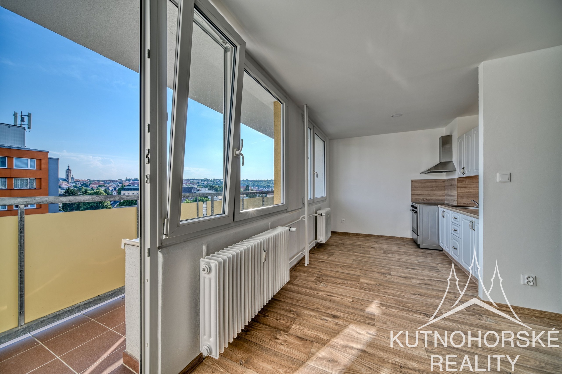 Prodej bytu 2+kk se dvěma balkony, Kutná Hora – Hlouška