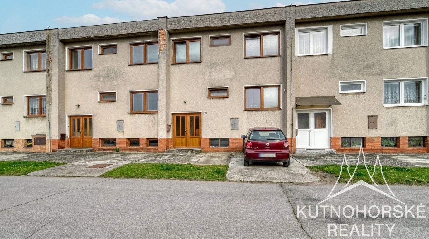Prostorný rodinný dům 4+kk se zahradou a garáží. Praha 25 minut