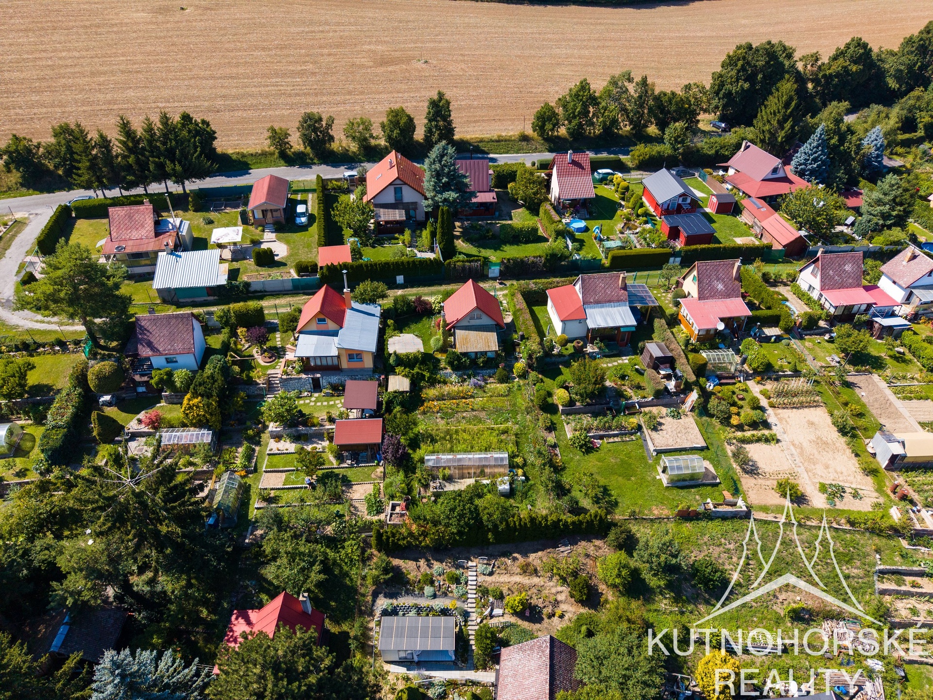 Prodej zahrádkářské chatky se zahradou 386 m2 v osadě Perštejnec u Kutné Hory