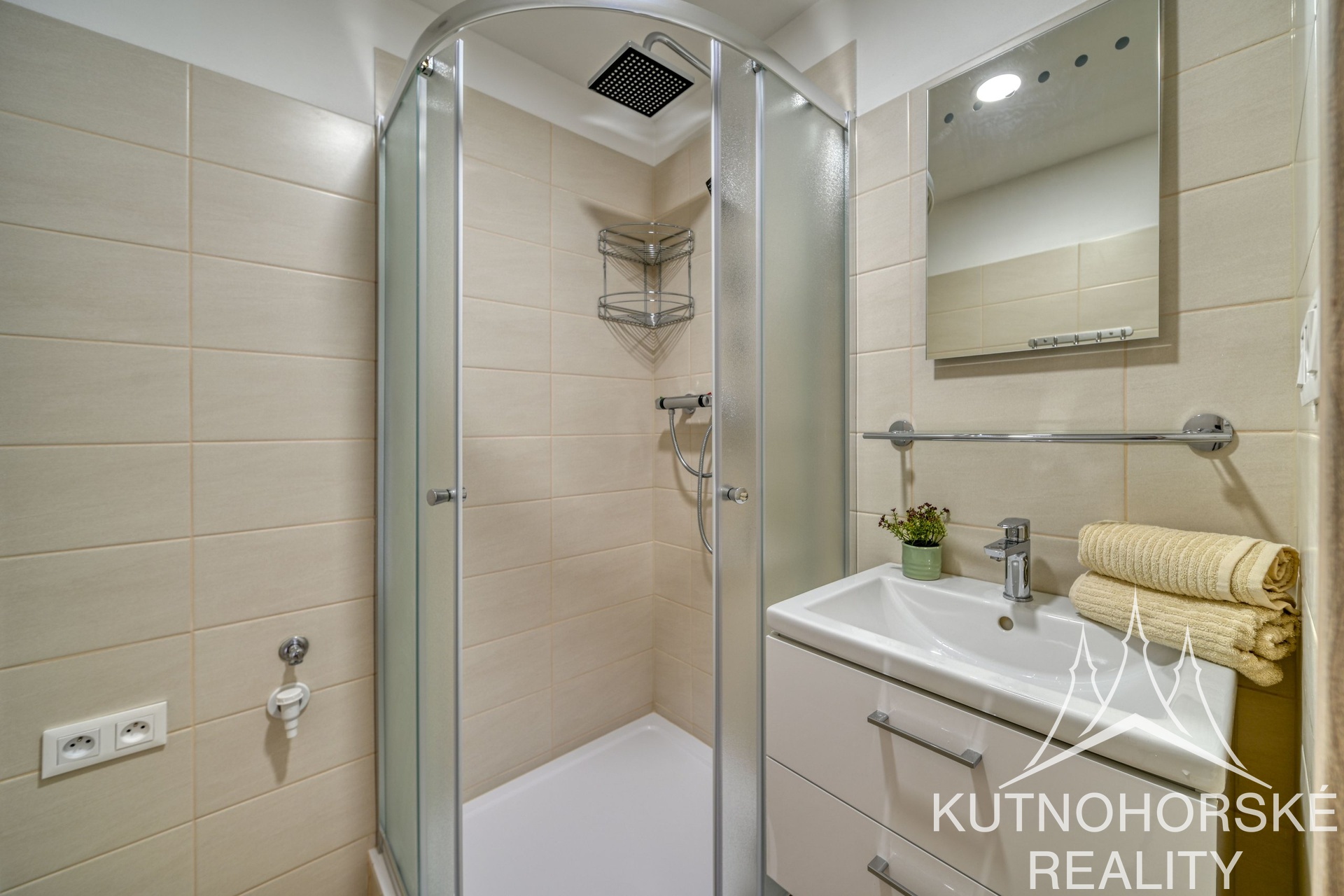 Prodej bytu 2+kk se dvěma balkony, Kutná Hora – Hlouška
