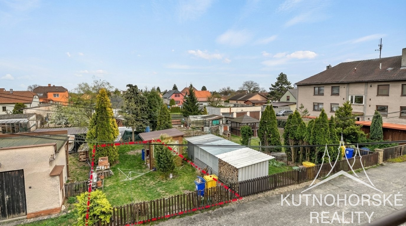 Prostorný rodinný dům 4+kk se zahradou a garáží. Praha 25 minut