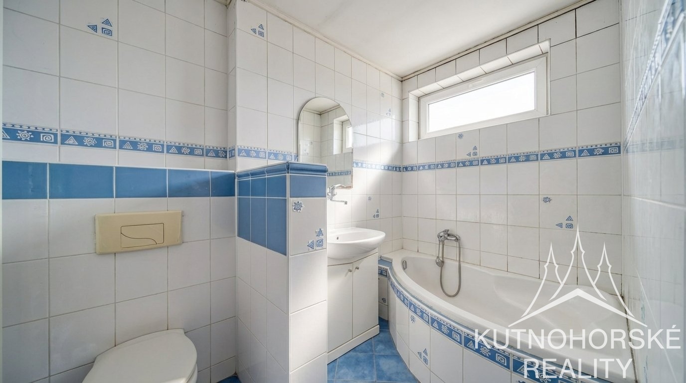 Prostorný rodinný dům 4+kk se zahradou a garáží. Praha 25 minut