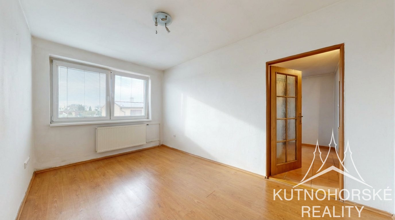 Prostorný rodinný dům 4+kk se zahradou a garáží. Praha 25 minut