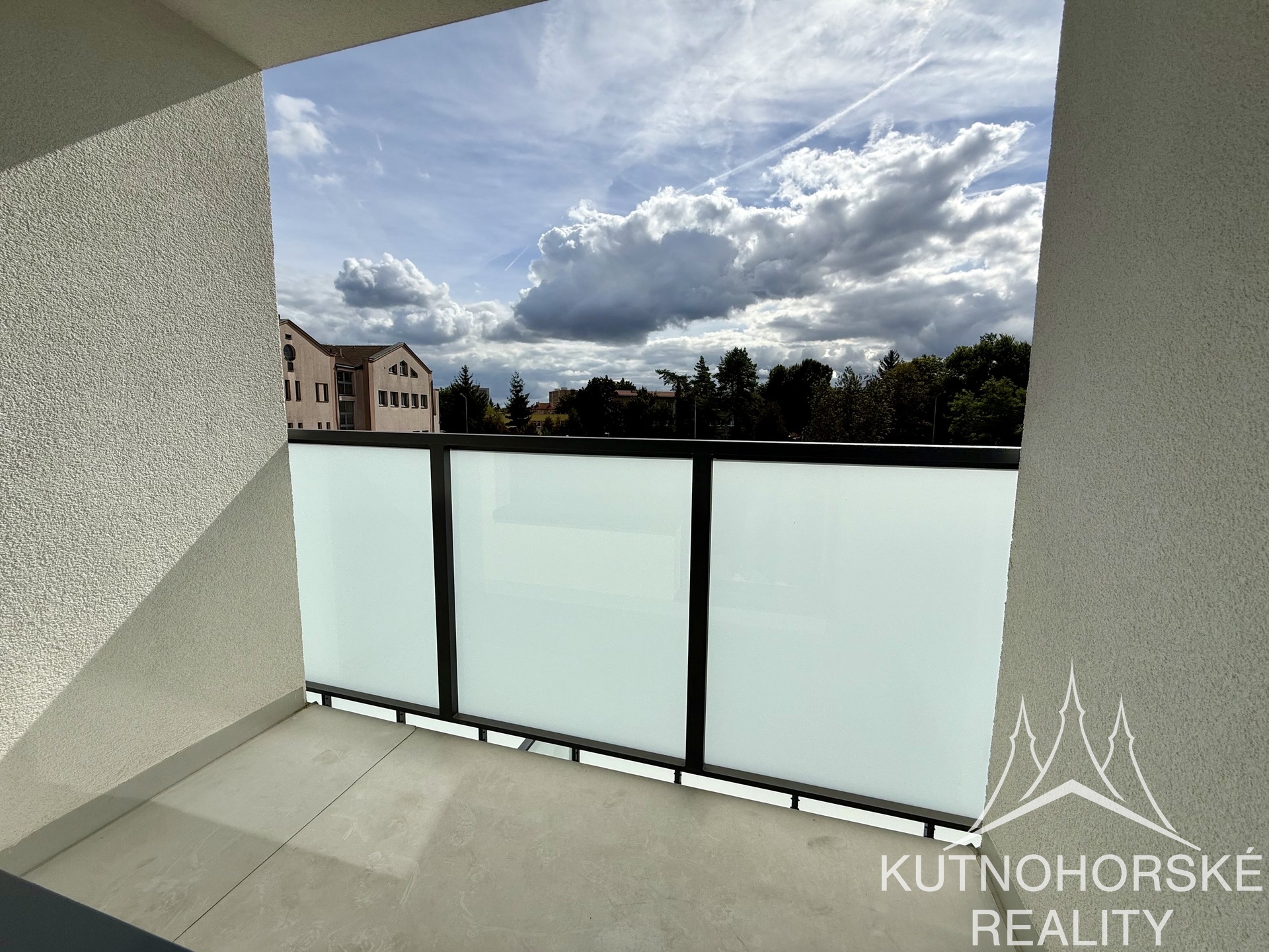 Pronájem krásného bytu 2+kk (52 m²) s garážovým stáním – Kutná Hora, Rezidence Za Lidkou
