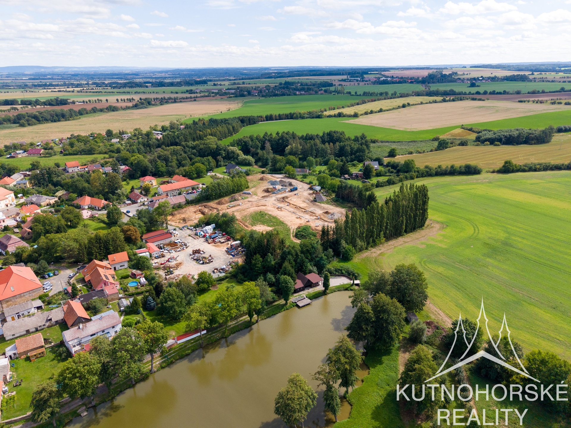 Prodej stavebního pozemku 869 m², Křesetice