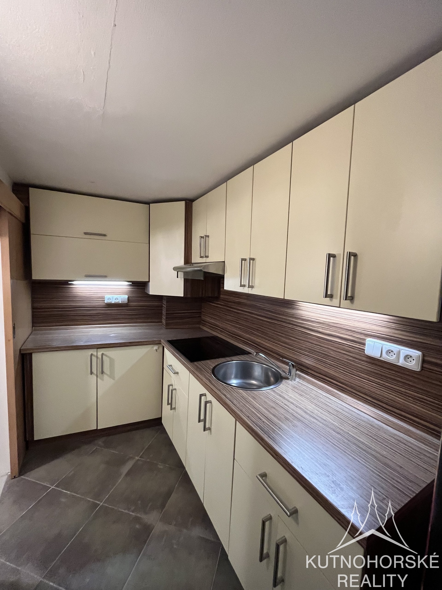 Pronájem bytu 1 + kk v Kutné Hoře, 27 m2, Komenského náměstí