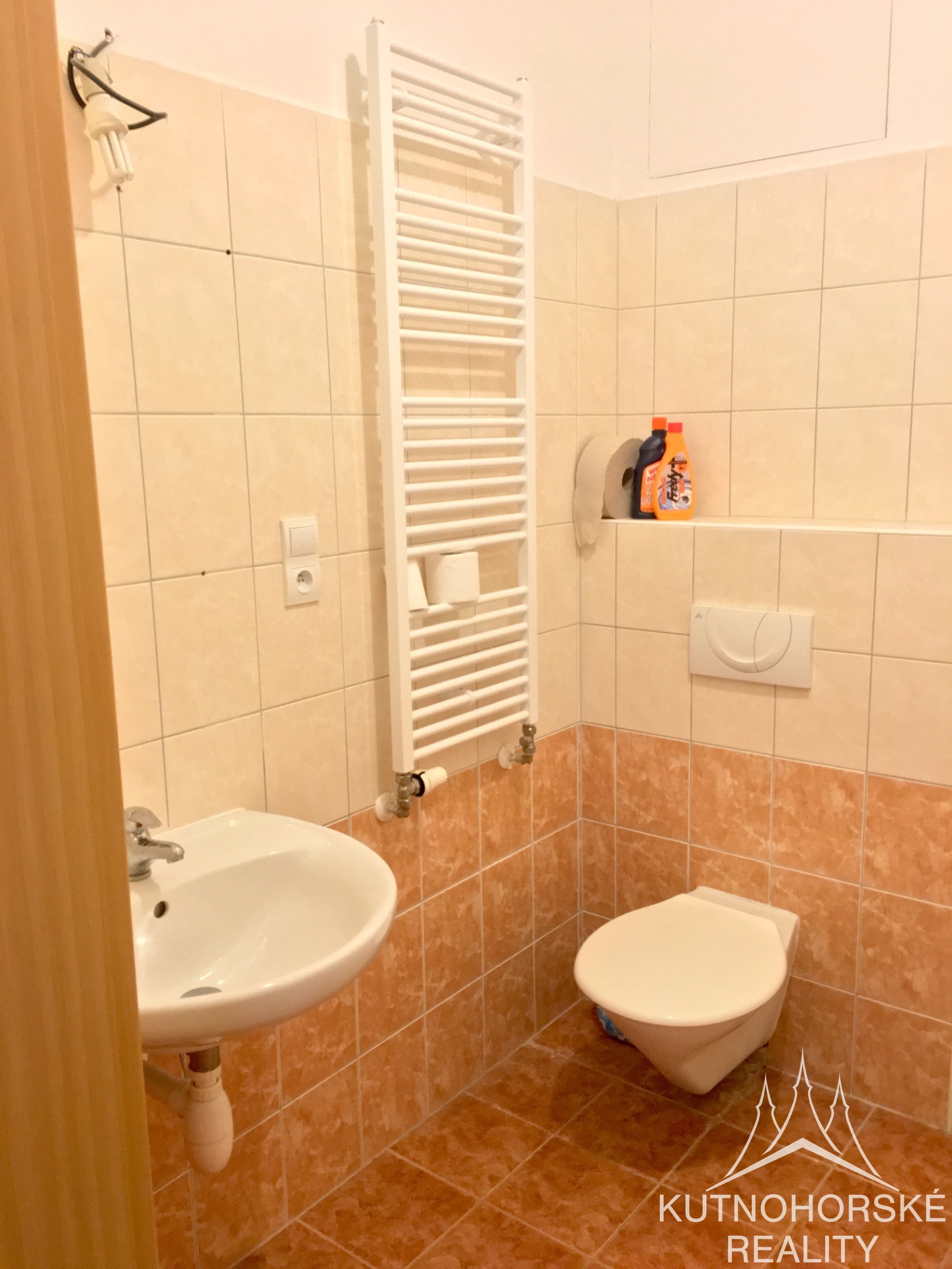 Pronájem bytu 1+kk, 42m² s lodžií a privátním parkováním – Kutná Hora-Tyršova-Žižkov